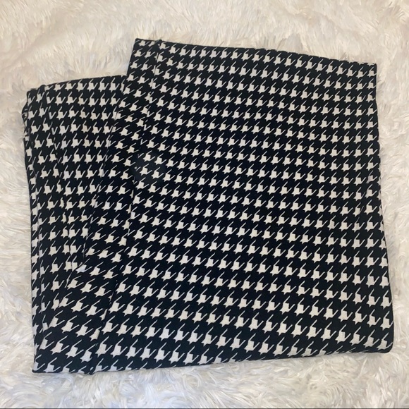 Vintage Houndstooth Circle Scarf - Picture 3 of 3